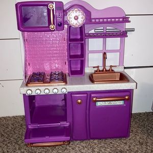 American girl doll little kitchen! Good for American girl dolls or OMG LOL dolls